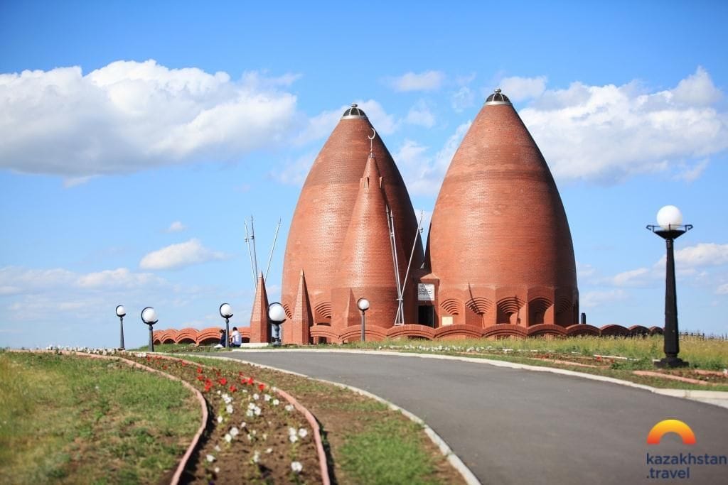 Мавзолей Карасай и Агынтай батыров 