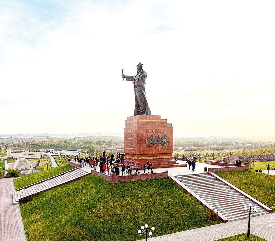 Памятник Байдибек би